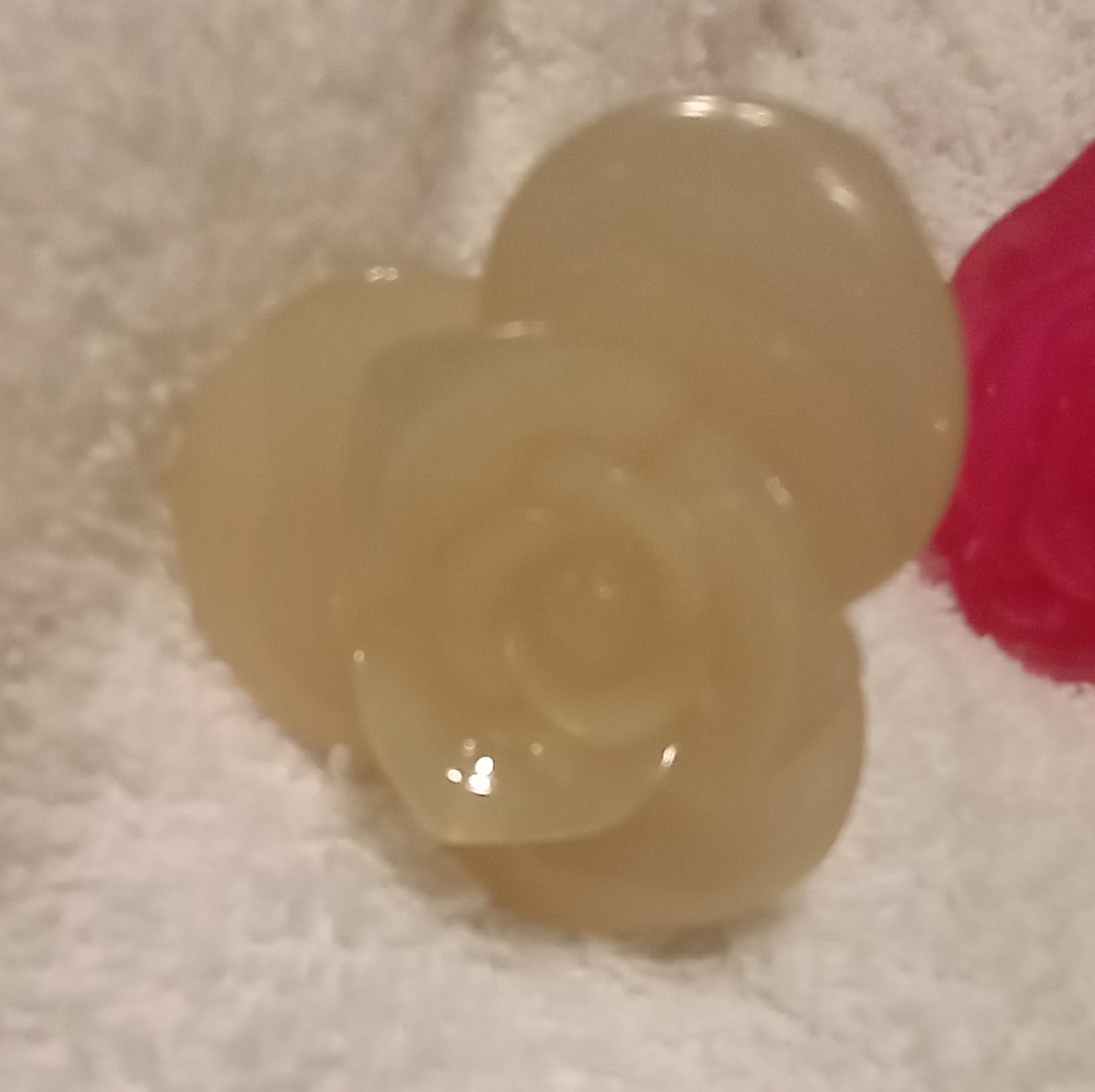Acrylic Flower Rings 🌹 - Picture 5 of 5